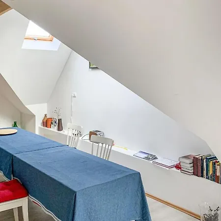 Stunning In W/ 2 Bedrooms