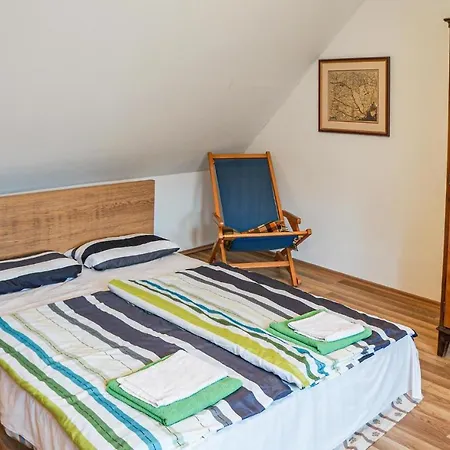 Apartment Stunning In W/ 2 Bedrooms